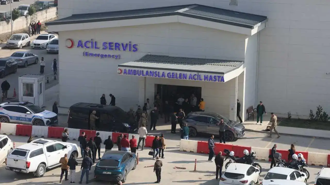 Hatay’da “Canlı Bombayım” Dedi: Hastanenin Altını Üstüne Getirdi! 4